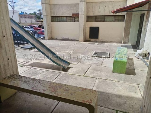 Imagen 16 de 30 de Apartamento En Venta Sector Centro De Barquisimeto Código 23- 18635 Keylen León Rah