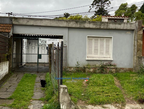 Casa En Venta A Una Cuadra De Av. Garzón.