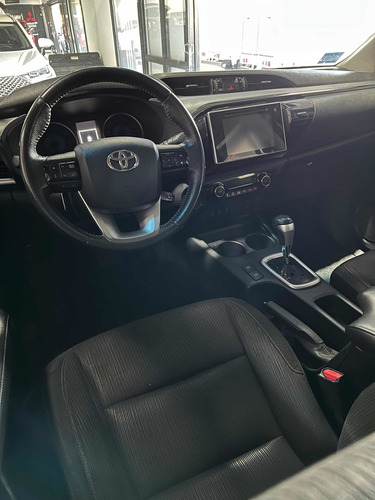 Imagen 20 de 21 de Toyota Hilux 2.8 Cd Srv 177cv 4x4 At
