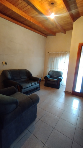 En Venta Casa 3 Dormitorios, A 15 Cuadras Del Centro
