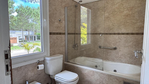 Casa En Venta - 4 Dormitorios Baños - Pinamar