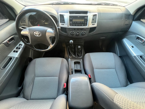Imagen 6 de 8 de Toyota Hilux (l12) 3.0 C/d 4x4 Tdi Sr 171cv Impecable
