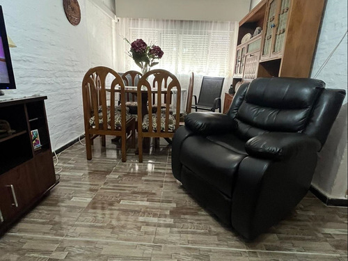 Apartamento De 4 Dormitorios Ubicado En Cobena.