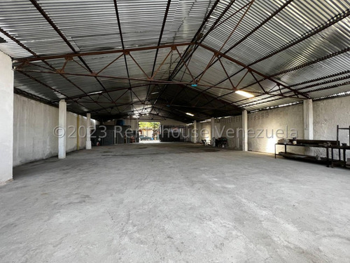 Galpón Comercial En Venta En Centro Barquisimeto Lara. Código 24-6659 Excelente Oportunidad Al Mejor Precio Negociable!!!. Comunicate Conmigo! Gracias. Pregunta Sin Compromiso Kv #
