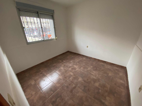 Imagen 9 de 12 de Apartamento En Alquiler Aguada 1 Dormitorio Al Frente Planta Baja