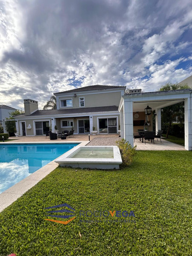 Casa En Venta En Barrio Santa Ana Moreno