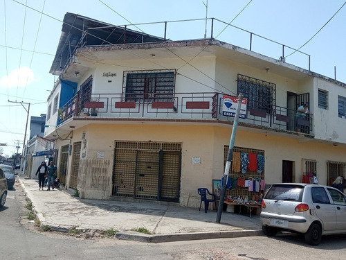 Imagen 6 de 17 de Local En Sector Periferico La Candelaria / Douglas Rivero Dr