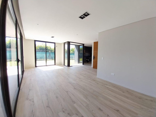 Espectacular Casa En Venta En Alto Verde 3, Yerba Buena