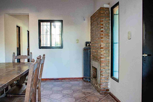 Casa De 2 Dormitorios Con Pileta En Venta - Roldan