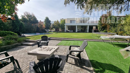 Casa En Venta En Chicureo, Piedra Roja