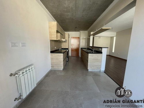 Departamento De Categoría En Venta A Metros De Bv Oroño Rosario