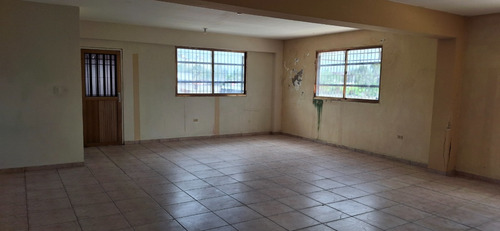 Se Vende Oficina De 109 M2 De Construccion En La Calle Rivas Con Calle Cumana, Cerca De La Catedral, Maturin, Monagas.