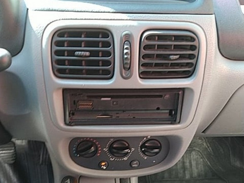 Imagem 10 de 15 de Renault Clio 1.0 16v Campus Hi-flex 5p Completo.