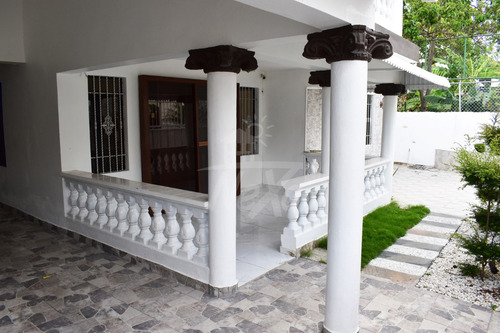 Casa De 2 Niveles En Venta, Ubicada En El Paraíso, Santiago (hfc-234)