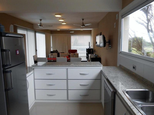 Casa De 4 Ambientes Con Piscina In-out Pinamar