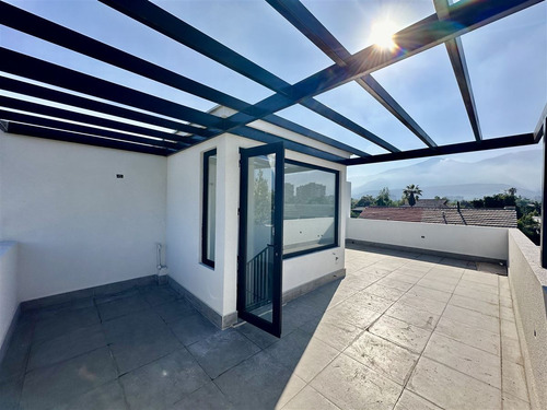 Casa En Venta De 3 Dorm. En Las Condes