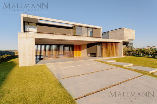 Imagen 1 de 29 de Excelente Casa A Estrenar En Lote Sobre Golf En Barrio La Calesa - Mallmann Propiedades