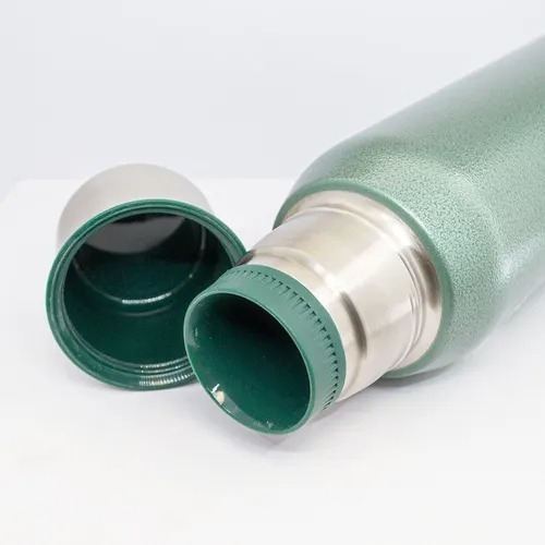 Imagen 3 de 6 de Termo Sakura 1 Litro Con Tapón Cebador De Acero Inox Q17