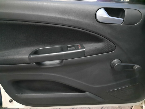 Imagen 14 de 15 de Volkswagen Gol 2018 1.6 Trendline Mt 5 P