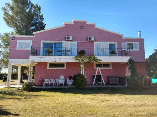 Bodega En Venta - 9 Dormitorios 4 Baños - Cocheras - 85.039mts2 - San Rafael, Mendoza