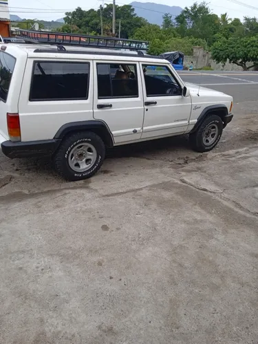 Jeep Cherokee Cherokee Sport 4x2 At
