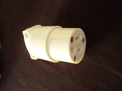 Toma Polarizado Con Tierra 15a 125v Vinil Tania Kob-61w