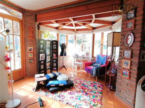 Casa En Venta De 6 Dorm. En La Reina