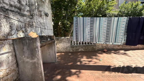 Casa A Reciclar A Metros De Bv. Oroño