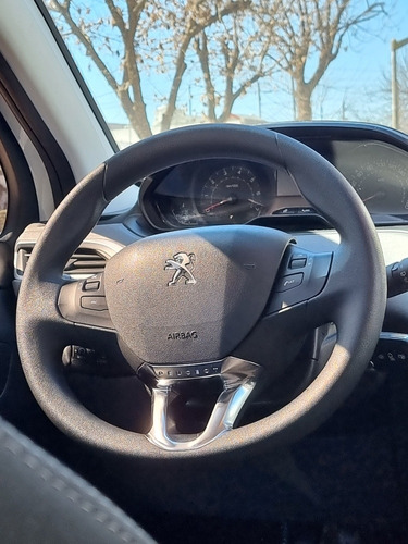 Imagen 12 de 16 de Peugeot 208 2018 1.6 Allure