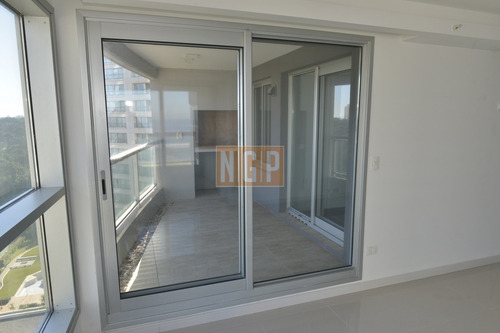 Piso 24 Alto Muy Buena Vista Al Mar Imperdible Con Todos Los Servicios- Ref: 14533