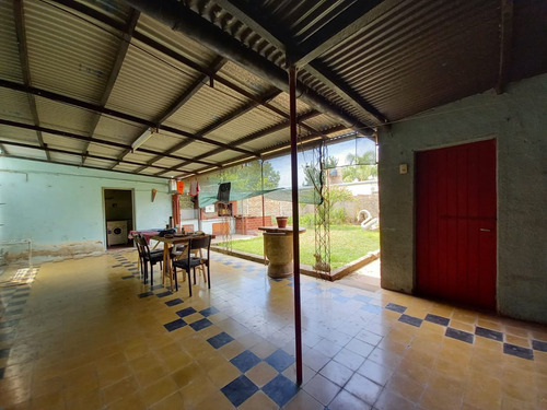 Imagen 4 de 9 de Venta Casa Amplio Terreno - Zona Centro.-