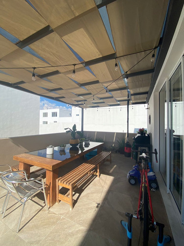 Imagen 1 de 10 de Departamento De Dos Pisos En Venta, Punta Esmeralda Corregid