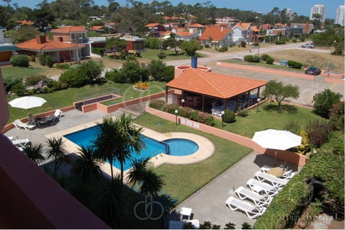 Imagen 2 de 24 de Punta Del Este, Mansa, Apartamento De 1 Dormitorio Con Terraza Y Vista.- Ref: 54539