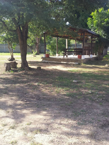 En Venta Amplio Terreno Con Casa Y Anexo Para Hospedaje. Requiere De Reparaciones. Ideal Para : Club Campestre, Posada Vacacional, Club Social.