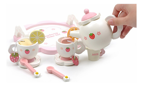 L Juego De Té De La Tarde De Madera Con Temática De Fresas