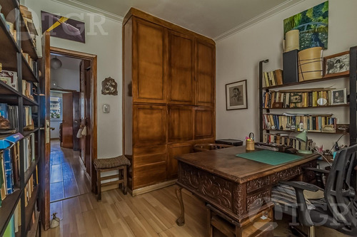 Semipiso En Venta En Recoleta, 3 Dormitorios Con Dependencia Y Balcon Corrido Al Frente
