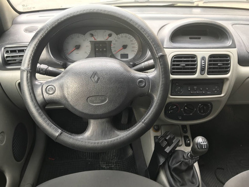 Renault - Clio Privilege 1.0 - 2004