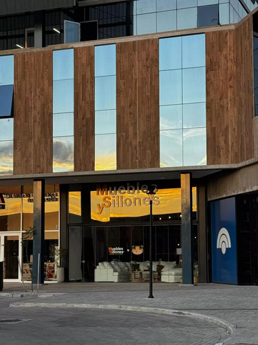 Único Local En Alquiler En El Centro Comercial Polo Hudson