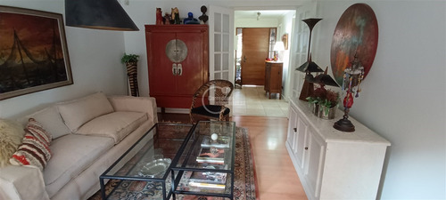 Casa En Arriendo 6d/ 5b / 3e En Valle La Dehesa
