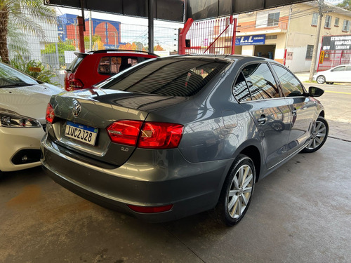 Volkswagen Jetta 2.0 Comfortline Flex 4p Automática