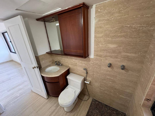 Venta De Apartamento, Altos De Guataparo, Edificio La Defense Cod 271147