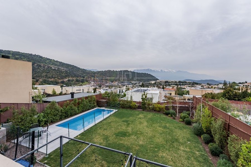 Casa En Venta De 4 Dorm. En Lo Barnechea