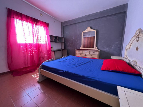 Casa Con Piscina Urbanización Andrés Bello Maracay
