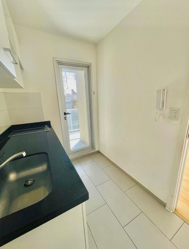 Imagen 4 de 8 de 1224 Venta Apto Con Renta, 2dorm,parrillero Uso Exclusivo Tres Cruces