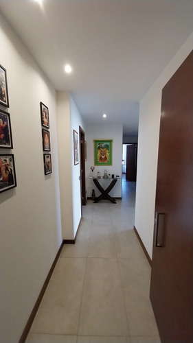 Tejada. Impecable 2d+2b+2e+1bd+cocina Cerrada Independiente