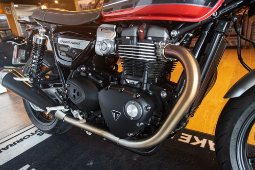 Imagen 6 de 17 de Triumph Speed Twin 1200 Roshaus Motorrad