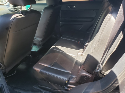 Imagen 4 de 9 de Ford Explorer 2016 Negro