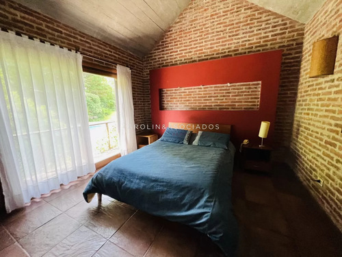 Casa En Venta De 4 Dormitorios En Country, Punta Del Este.