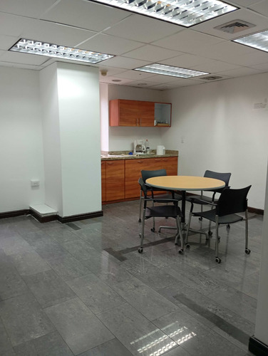 Oficina / Alquiler / Urb.: Los Palos Grandes / 140 Mts2