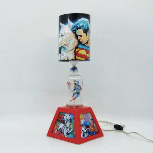 Lámpara Superman Con Supercan Doble Función Conluz Nocturna Estructura Rojo Pantalla Multicolor